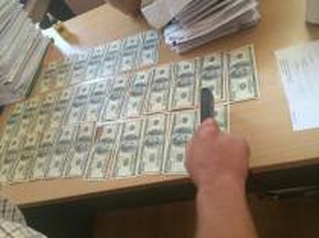 Высокопоставленных налоговиков Одессы с поличным на взятке задержали правоохранители Суворовского района