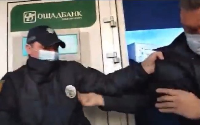 В Чорноморську представники ветеранської організації побилися з поліцією на вході в мерію