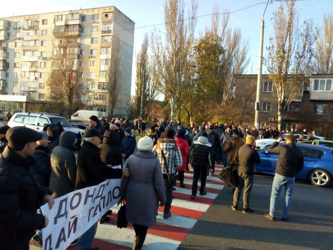 Одесситы перекрыли дорогу  на поселок Котовского из-за отключенного тепла