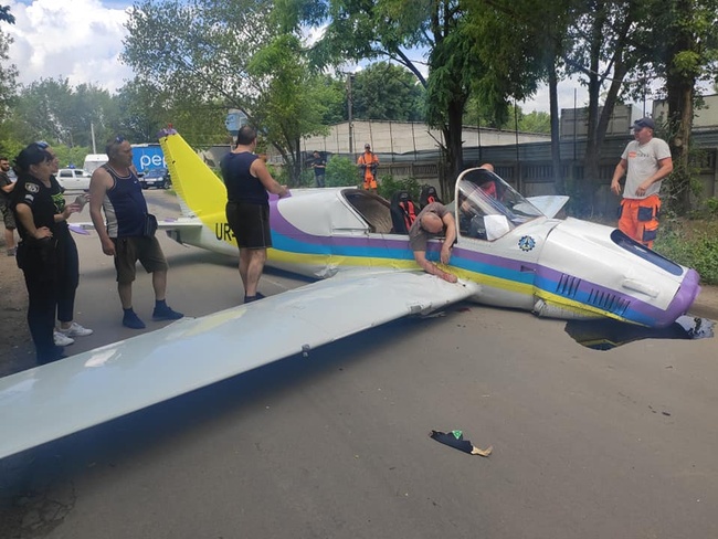 В Одессе упал самолет: один человек погиб, второй - в тяжелом состоянии (обновлено)