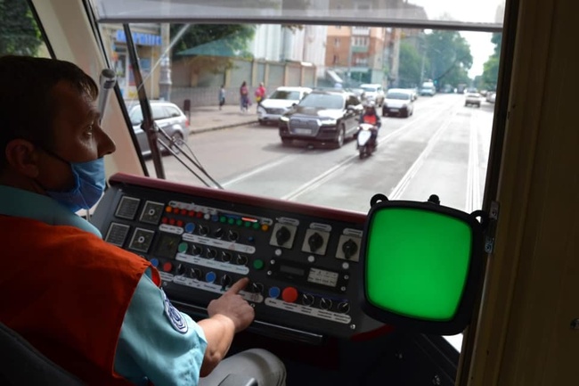 Найближчим часом QR-коди встановлять на всіх трамваях та тролейбусах Одеси