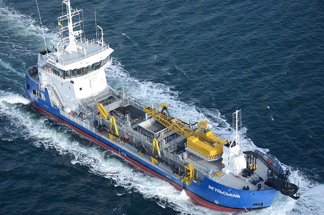 Администрация морских портов Украины углубляет акваторию Измаильского порта собственным флотом