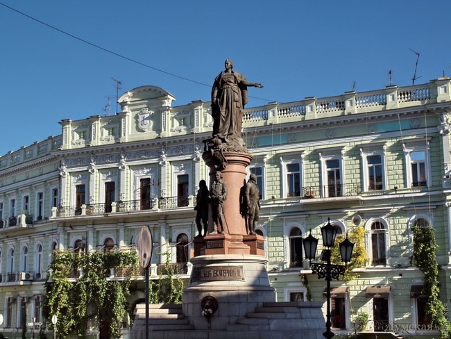 Апелляционный суд отказался заставлять мэрию переносить памятник «Основателям Одессы»