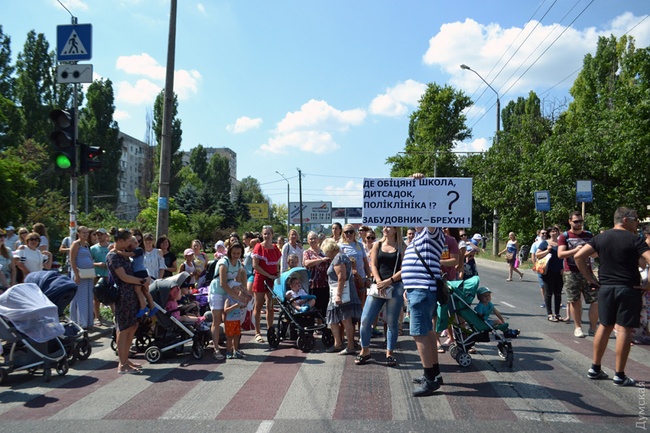Одесский горсовет посоветовал митингующим жильцам «Радужного» обращаться в Овидиопольскую райгосадминистрацию