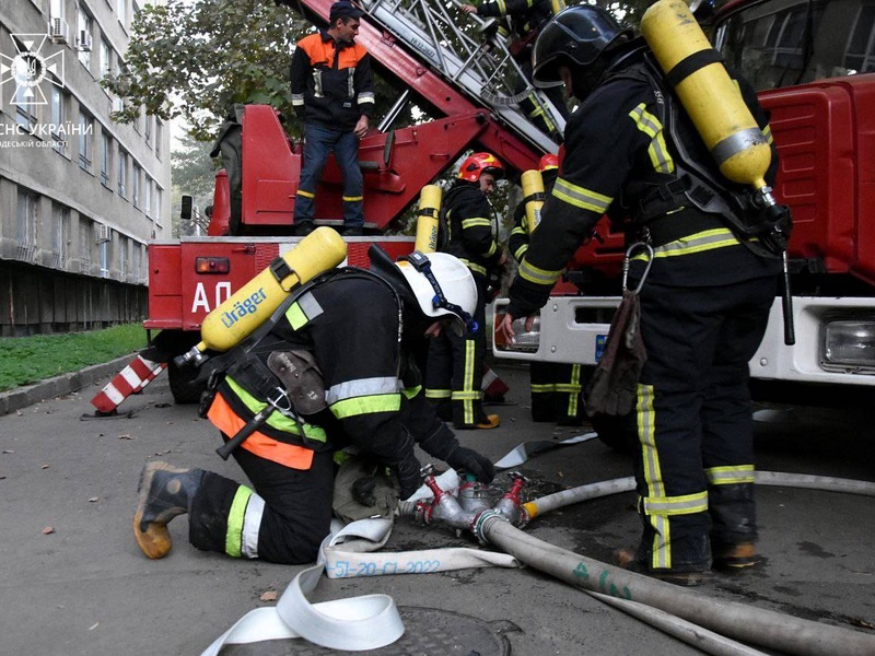 Пожежу в одеській політехніці гасили понад пів сотні вогнеборців