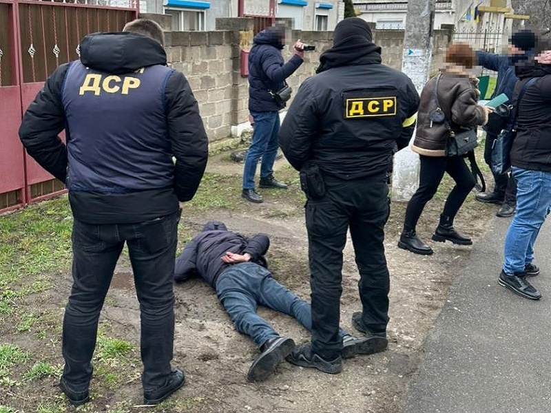 Суд відсторонив від посади затриманого за хабар посадовця