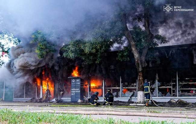 Наслідки обстрілу. Фото: ДСНС України в Херсонській області