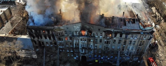 Суд відмовився знімати арешт з будівлі згорілого коледжу економіки в Одесі