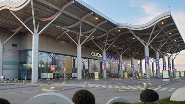 Нову бетонну смугу Одеського аеропорту обіцяють відкрити влітку