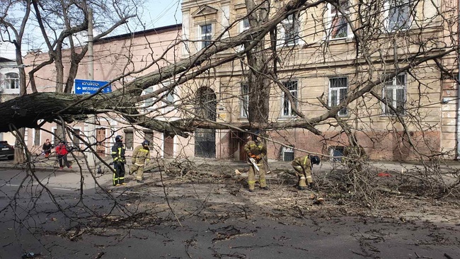 Последствия шквала: нет крыш на 17 объектах и электричества в населенных пунктах Одесской области