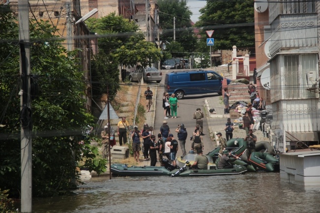 "Не знаю, чи виживемо, якщо воно тут впаде": репортаж з-під обстрілу Херсона під час евакуації