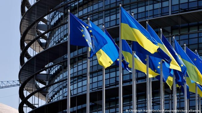 Парламент Євросоюзу остаточно рекомендував надати Україні статус кандидата на вступ в ЄС