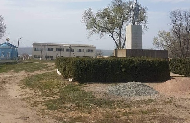 У селі на Одещині відновили декомунізований пам'ятник Леніну