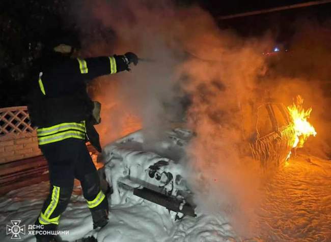 Наслідки обстрілу. Фото: ДСНС України в Херсонській області