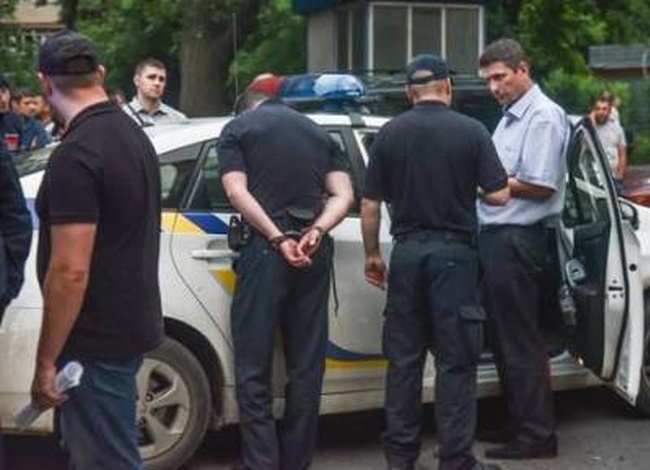 Попавшийся на взятке одесский патрульный вышел на свободу за 650 тысяч гривень