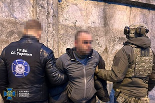 В Одесі посеред вулиці зі зброєю напали на волонтера, який збирав гроші для ЗСУ