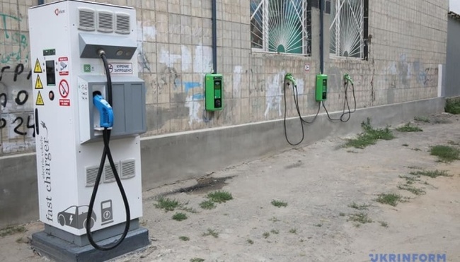 В Одессе появились три новые зарядные станции для электромобилей